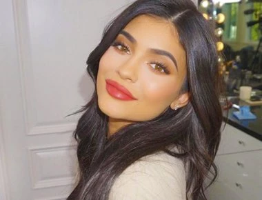 H Κάιλι Τζένερ αποκαθηλώνει τον Ζούκερμπεργκ- Δισεκατομμυριούχος στα 20 της